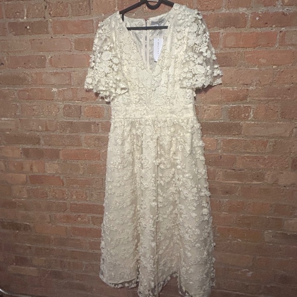 Baltic Born Dresses & Skirts - NWT - Baltic Born Sadie Embroidered Midi Dress in Vintage Cream